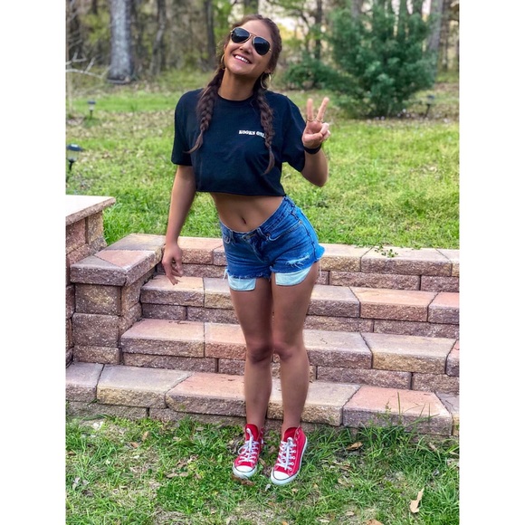 Meet your Posher, Sharon - Picture 6 of 8